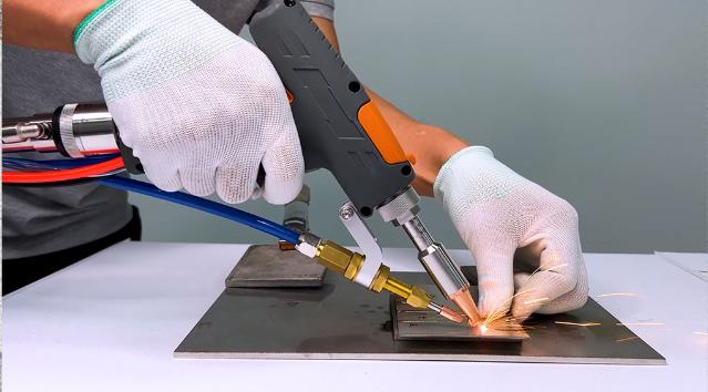 ما مدى سمك المعدن الذي يمكن لحامه بالليزر؟