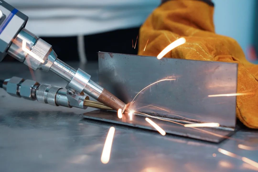 هل يحتاج عمال اللحام بالليزر إلى الغاز؟